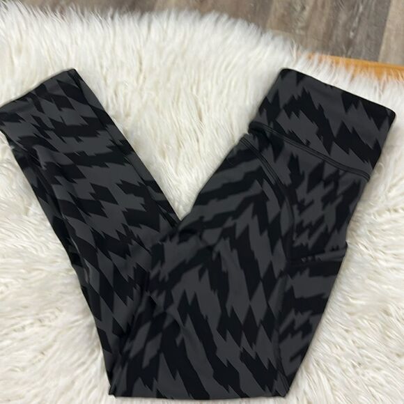 LULULEMON LEGGINGS SIZE 4 - Picture 1 of 11